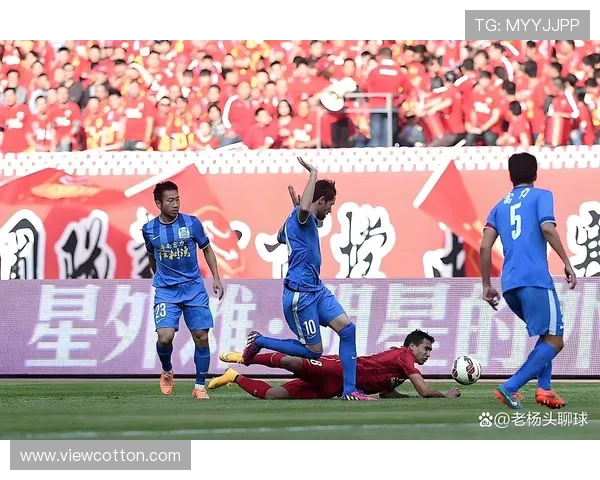 亚冠夜上海港主场上座仅一万余人球市冷清引热议 亚冠夜上海港主场上座仅一万余人球市冷清引热议