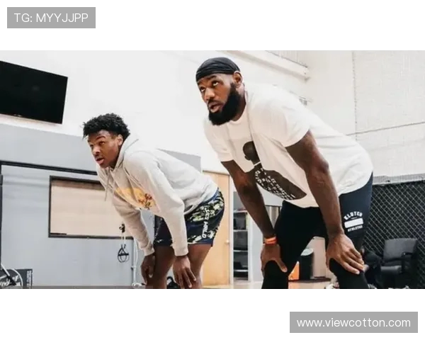 詹姆斯晒乘车外出动态 遇拥堵路况仍坚持赶场观看比赛 詹姆斯晒乘车外出动态 遇拥堵路况仍坚持赶场观看比赛